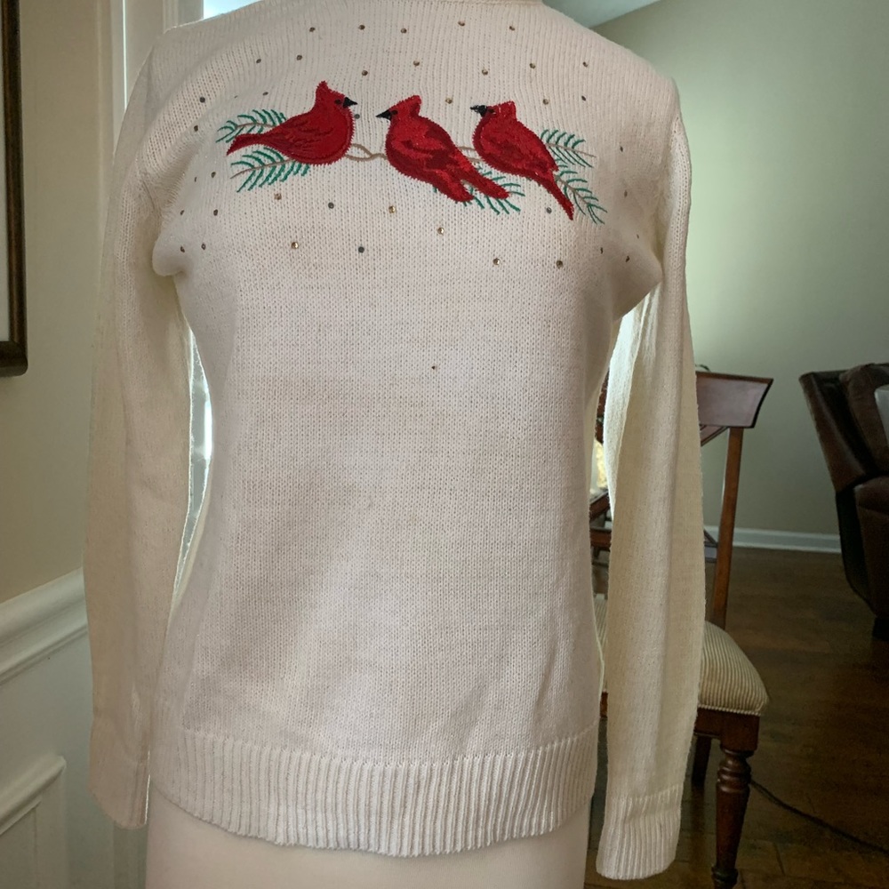 Croft & Barrow white sweater, size M, red birds app located on front.